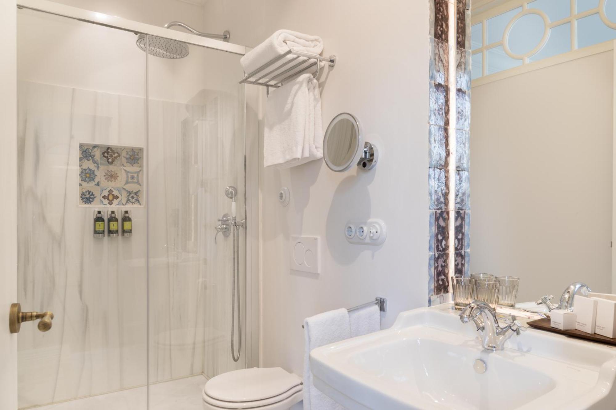 Double Room,1588549421:JPEG